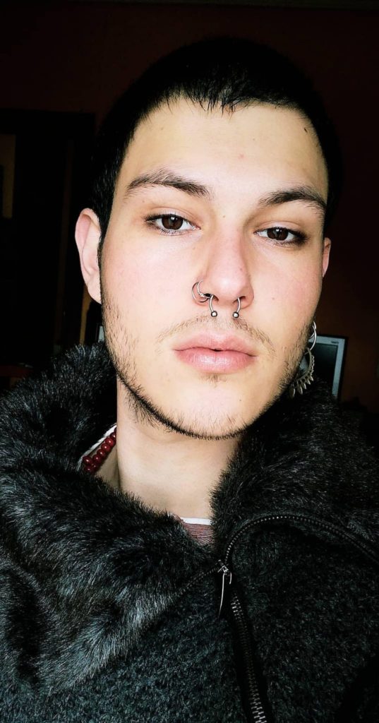 Víctor alumno en prácticas formativas en moda