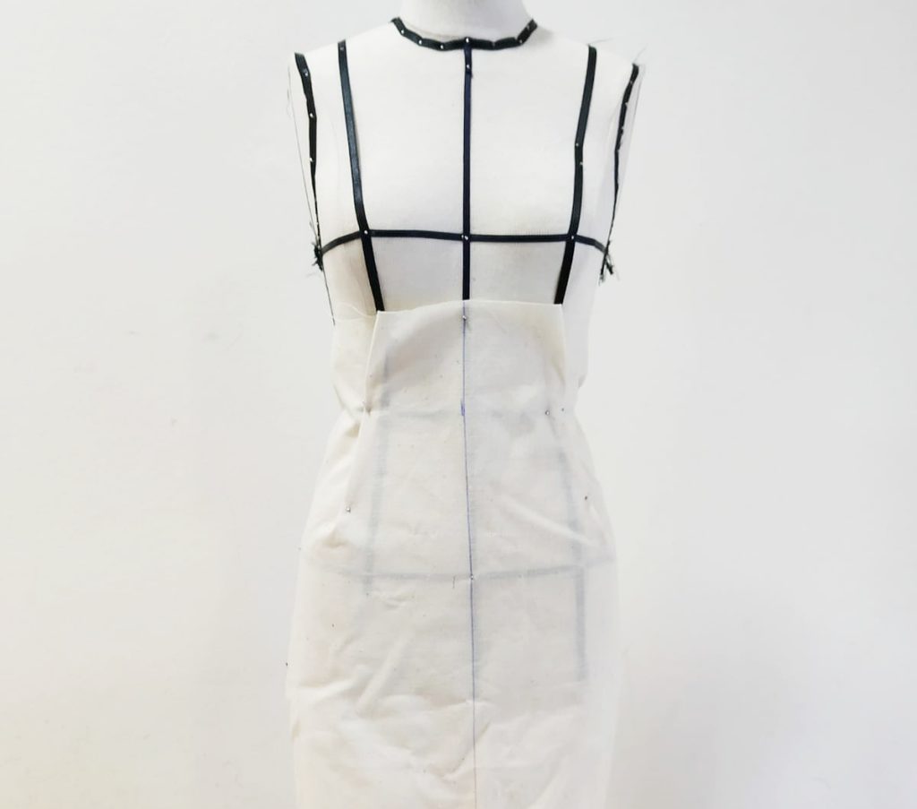 falda con drapeado cruzado